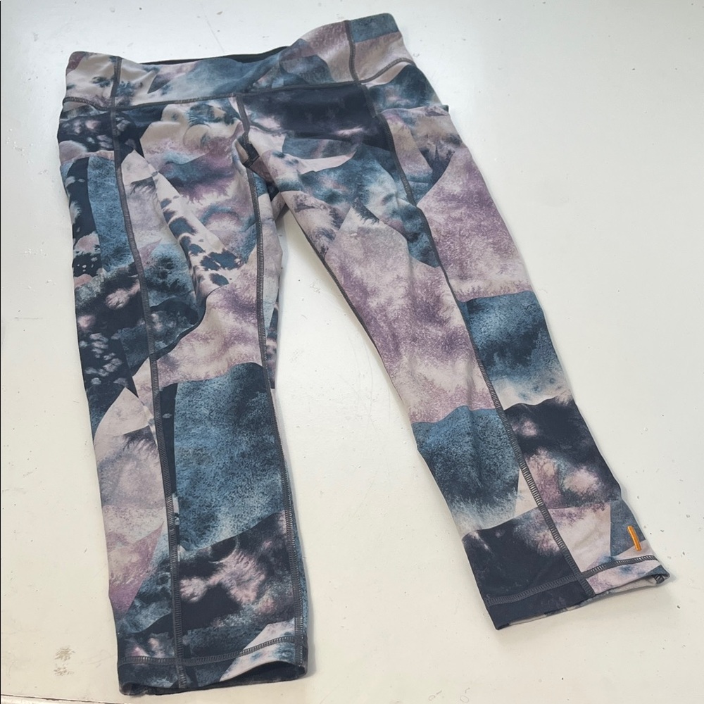 Lucy Medium Elastic Waist Pull On Multicolor Patterned Cropped Athletic Leggings